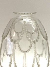 Vase &quot;Perles&quot; verre blanc de René LALIQUE