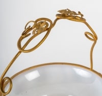 Panier et ses deux gobelets en opaline et laiton doré, XIXème siècle