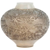René Lalique: Vase &quot;Aras&quot; Opalescent