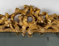 Miroir en bois sculpté et doré travail Italien du milieu du XVIIIème siècle vers 1750