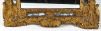 Miroir à fronton en bois sculpté et doré d’époque Régence vers 1715-1723