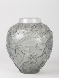 Vase Archers verre blanc patiné bleu de René LALIQUE