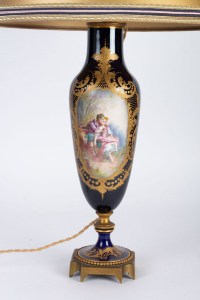 Lampe bleu de Sèvres à scènes galantes XIXème