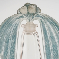 Flacon Tiare &quot;Eucalyptus&quot; verre blanc patiné bleu vert de René LALIQUE