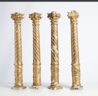 Suite de quatre colonnes de style Louis XIV