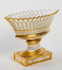 3 coupes en porcelaine de Paris, blanche et or, Époque Empire