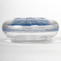 Boîte &quot;Camélias&quot; verre blanc patiné de René LALIQUE pour D&#039;Orsay