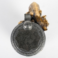 Chope en grès émaillé avec anse zoomorphe et couvercle en étain, manufacture de Sarreguemines, fin XIXe siècle - début du XXe siècle