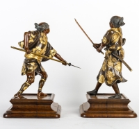 Paire de samouraïs en bronze signés par Miyao, fin de l&#039;ère Meji, fin XIXème siècle