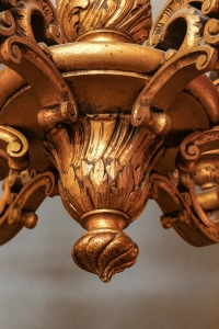 Lustre en bois sculpté et doré, Style Louis XIV