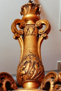 Lustre en bois sculpté et doré, Style Louis XIV
