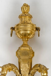 Paire d’appliques d’époque Louis XVI à deux bras de lumière en bronze doré vers 1780