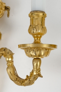 Paire d’appliques d’époque Louis XVI à deux bras de lumière en bronze doré vers 1780