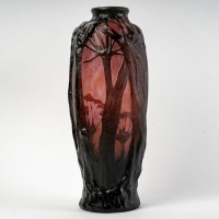 Vase verre multicouche dégagé à l&#039;acide rose et brun de DAUM NANCY