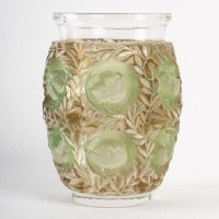 Vase &quot;Bagatelle&quot; verre blanc patiné vert et sépia de René LALIQUE
