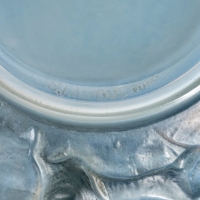 Vase &quot;Monnaie du Pape&quot; verre opalescent triple couche patiné gris de René LALIQUE