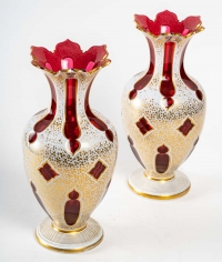 Paire de vase Bohem, pverlay émaillé d&#039;or, XIXème siècle