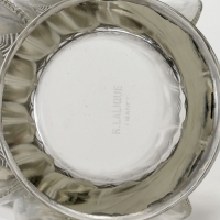 Vase &quot;Gerardmer&quot; verre blanc patiné gris de René LALIQUE