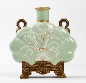 Un vase céladon, XIXème, signé Escalier de cristal.||||||||