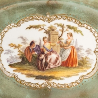 Service en porcelaine du XIXème siècle dans un coffret
