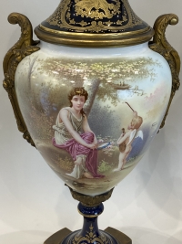 Paire de vases en porcelaine Sèvres, Circa 1880