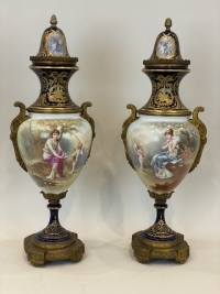Paire de vases en porcelaine Sèvres, Circa 1880