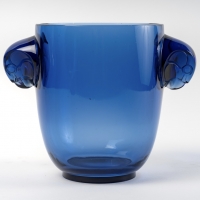 Vase &quot;Albert&quot; verre bleu saphir de René LALIQUE