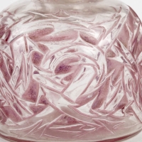 Flacon &quot;Epines&quot; verre blanc patiné rose violet de René LALIQUE