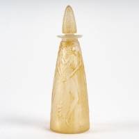 Flacon « Poésie » verre blanc patiné jaune de René LALIQUE pour D&#039;Orsay