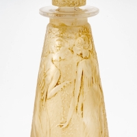 Flacon « Poésie » verre blanc patiné jaune de René LALIQUE pour D&#039;Orsay