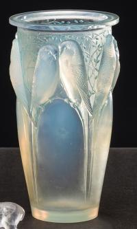 René Lalique  (1860-1945) Opalescent vase &quot;Ceylan&quot;