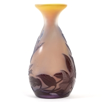 Vase &quot;Fleurs Violettes&quot; verre multicouche dégagé à l&#039;acide d&#039;Emile GALLE