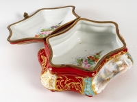 Bonbonnière en porcelaine de Sèvres, XIXème siècle