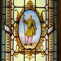 Paire de vitraux “personnages XVIIIe” (191 x 104 cm)