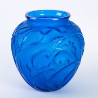 Vase « Sauterelles » verre bleu électrique de René LALIQUE