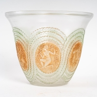 René Lalique: &quot;Dryads&quot; Vase