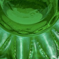 Vase &quot;Languedoc&quot; verre vert émeraude patiné blanc de René LALIQUE