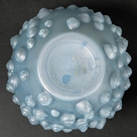 Vase &quot;Palissy&quot; verre opalescent double couche patiné bleu de René LALIQUE