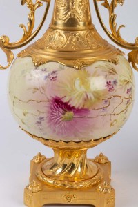 Paire de vases en bronze doré et porcelaine Napoléon III
