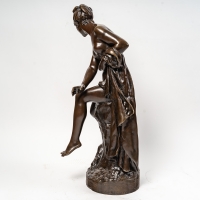 Bronze &quot;Femme assise sur un rocher&quot;, XIXème siècle
