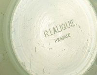 Vase &quot;Canard&quot; verre vert peppermint émaillé beige d&#039;origine de René LALIQUE