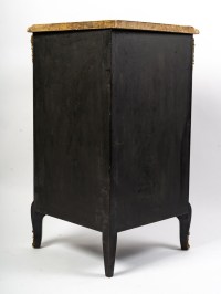 Paire d&#039;encoignures en bois noir décor laque de Chine signé Walter Comilli