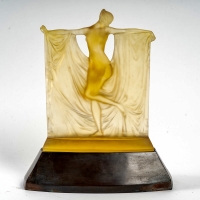 Statuette &quot;Suzanne&quot; verre jaune ambré de René LALIQUE