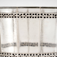 Vase &quot;Morgan&quot; verre blanc émaillé noir d&#039;origine de René LALIQUE