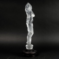 Statuette &quot;Grande Nue Lierre&quot; cristal blanc de LALIQUE FRANCE d&#039;après un modèle de René LALIQUE