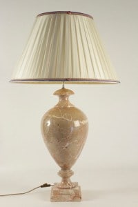 Lampe en marbre, XXème siècle.