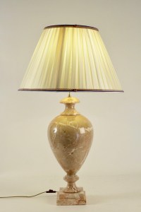 Lampe en marbre, XXème siècle.