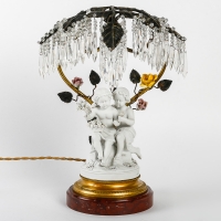 Une lampe en biscuit et bronze fin XIXème siècle