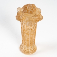 Flacon &quot;Panier de Roses&quot; verre blanc patiné sépia de René LALIQUE