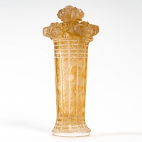 Flacon &quot;Panier de Roses&quot; verre blanc patiné sépia de René LALIQUE